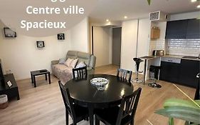 LE DOUILLET - Parking gratuit - Centre ville
